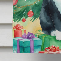 Chantilly Tiffany Cat by the Christmas Tree House Flag